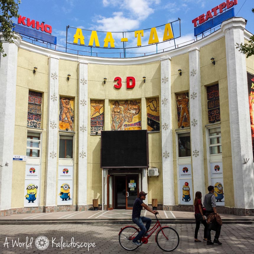 backpacking-in-kirgisistan-bishkek-cinema