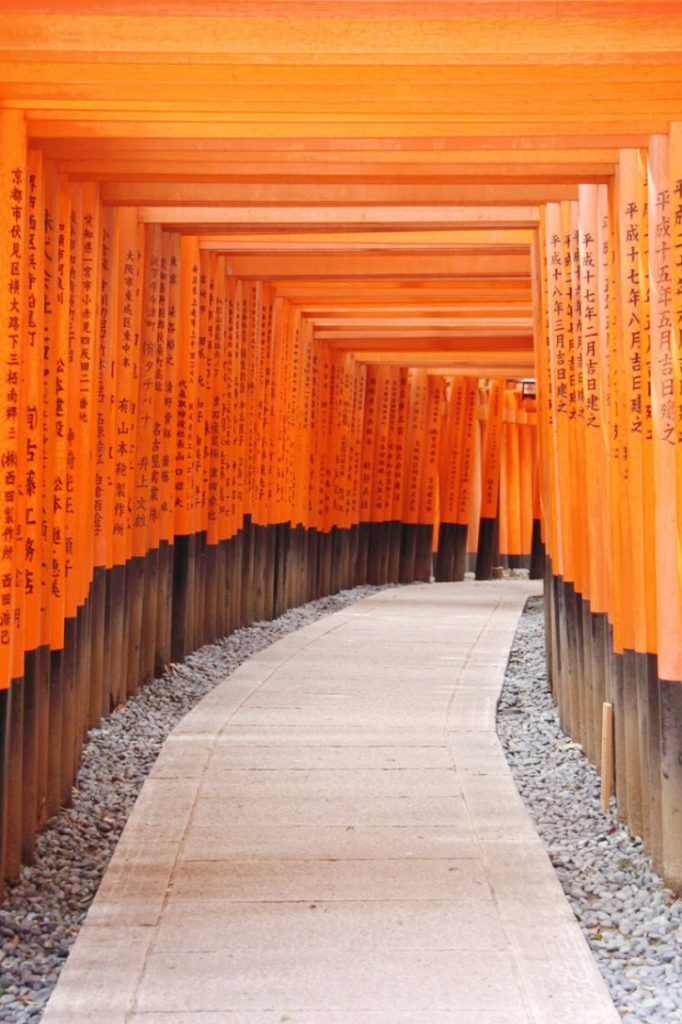 backpacking-japan-kirschblute-reiseroute-fushimi-inari-schrein