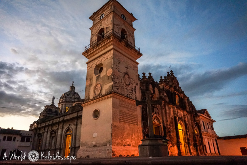 backpacking-nicaragua-granada-iglesia-de-la-merced